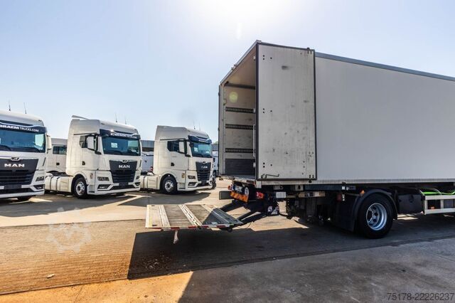 Box body RENAULT D 320+HAYON BAR 2 T.