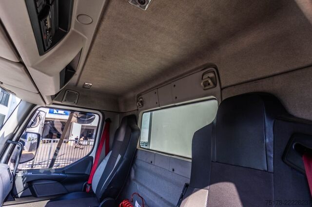 Box body RENAULT D19 WIDE 320+HAYON BAR 2 T.