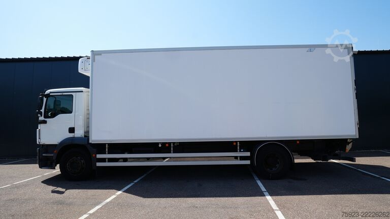 Refrigerated/frozen transport MAN TGM 19.250 Frigo truck with CARRIER SUPRA 850