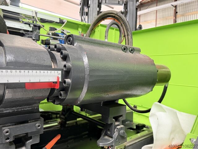 Injection molding machine Engel VC 750 / 220 Spex