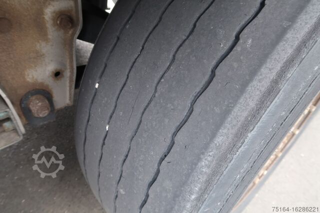 Auflieger mit Pritsche & Plane Schmitz Cargobull SCS 24