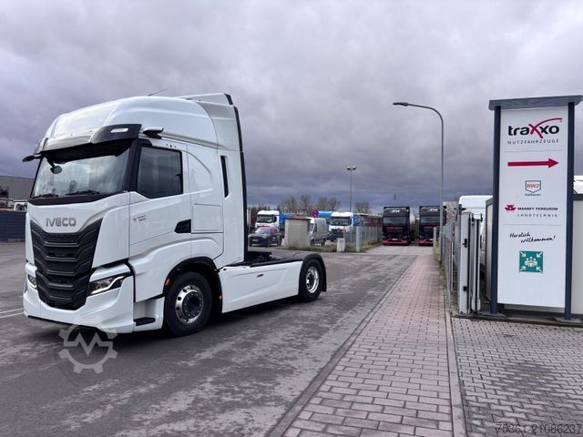 Standard tractor unit IVECO S Way 500 Retarder ALU Doppel Tank Standklima