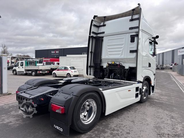 Standard tractor unit IVECO S Way 500 Retarder ALU Doppel Tank Standklima