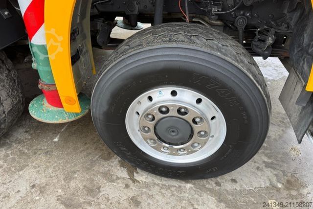 Betonpumpen-LKW MERCEDES-BENZ Actros 5061 V8 10x6 Putzmeister 52-5 180H