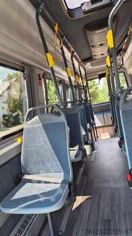 Minibus MERCEDES-BENZ Sprinter 517 Heckniederflur Vorlauffahrzeug