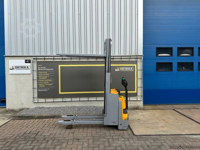 VS-22409 Electric stacker Jungheinrich EMD118i Initial lift 1860mm JUNGHEINRICH EJD118i