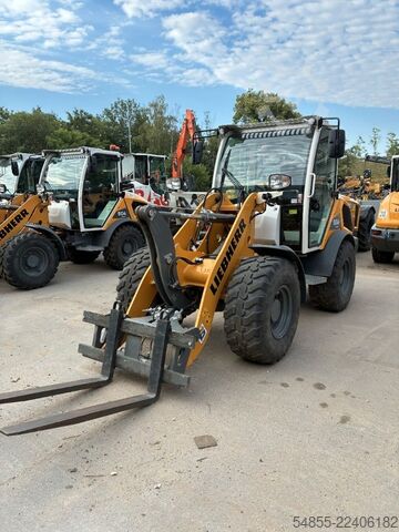 Wheel loader LIEBHERR L506 Compact