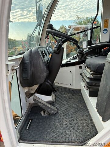 Wheel loader LIEBHERR L506 Compact