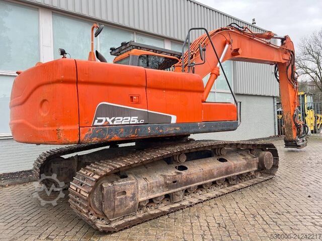 Raupenbagger Doosan DX 225 LC    2012