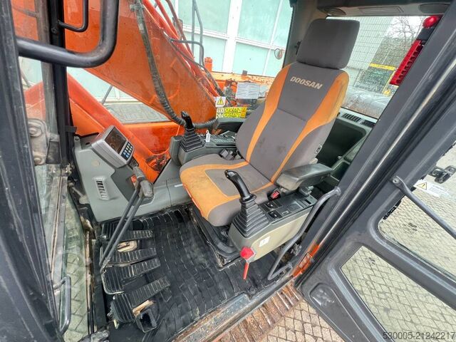 Raupenbagger Doosan DX 225 LC    2012