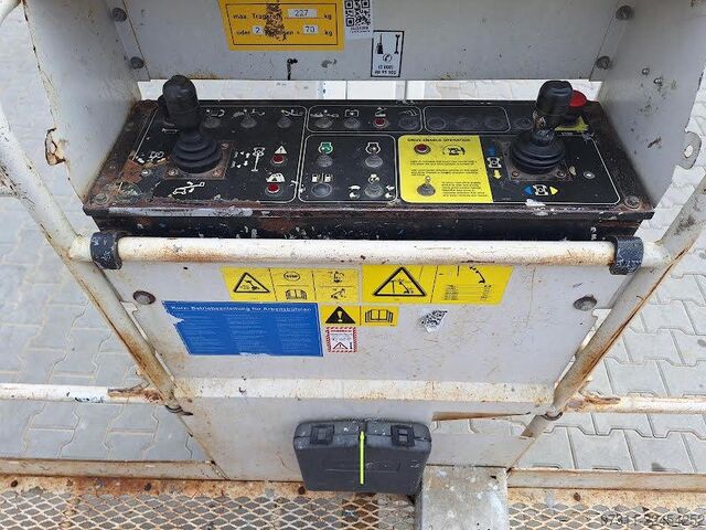 Telescopic boom lift Genie S-85