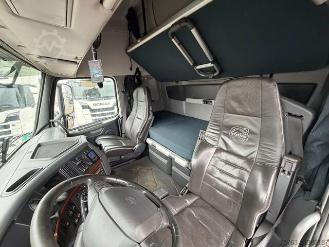 Koffer Volvo FH 13.460 Globetrotter XL 6x2 - Box with side d...