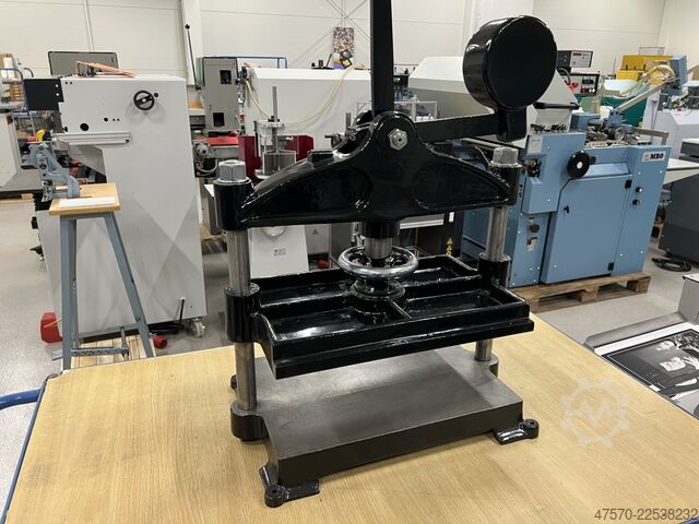Book binding machine Bookbinding press with tapping block