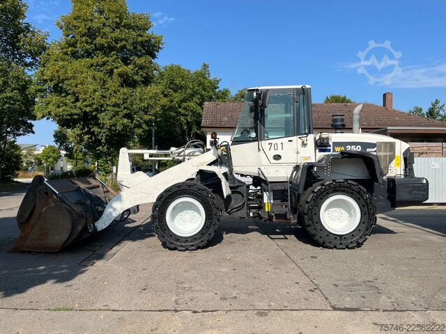 Loader Komatsu WA250 WA250-6 Radlader*Klima*Hochschaufel*Recyc...