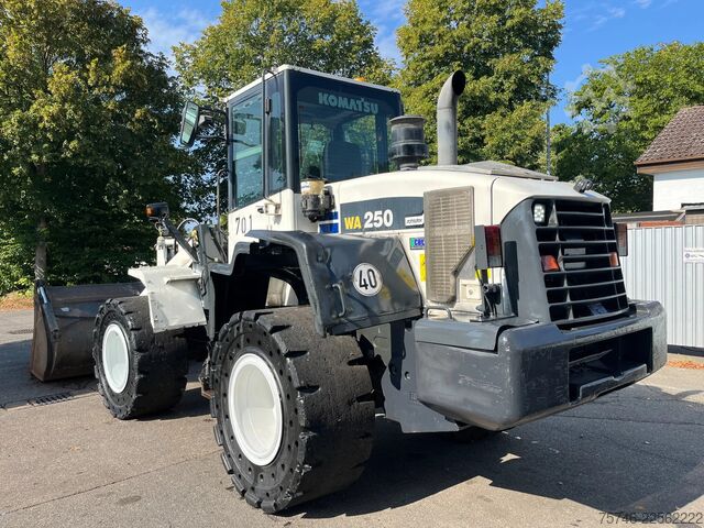 Loader Komatsu WA250 WA250-6 Radlader*Klima*Hochschaufel*Recyc...