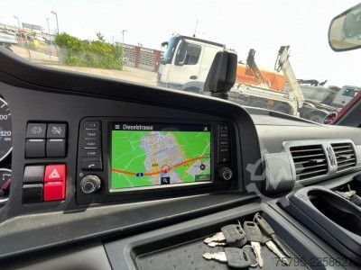 Tipper van MAN TG-L 8.190.4x2 BL 2-Achs Kipper Kran Hiab 078