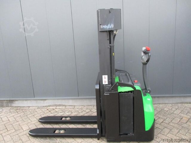 High lifting pallet truck CESAB S215