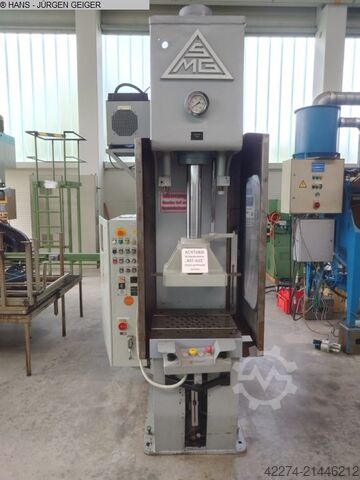 Hydraulische Presse SMG HOPZ 25-560/560
