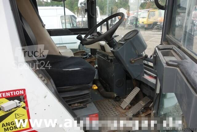 Road maintenance Ravo C540 / 530 Kehrmaschine - Kärcher - Heckabsaugung - Motorschaden