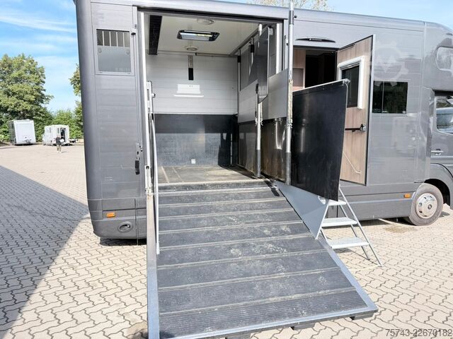 Viehtransporter LKW MERCEDES-BENZ ATEGO 1021  Roelofsen 3  Pferde  Wohnung Dusche