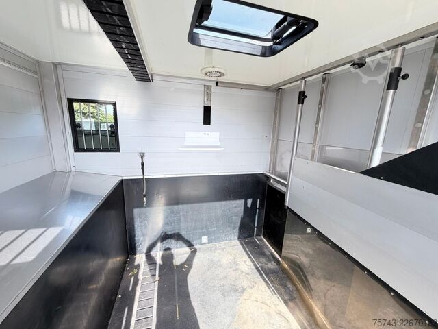 Viehtransporter LKW MERCEDES-BENZ ATEGO 1021  Roelofsen 3  Pferde  Wohnung Dusche