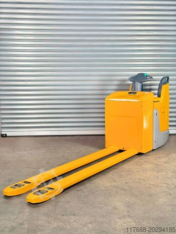 No pallet truck driver Jungheinrich ER 225 - 2.400mm Gabeln - Service Neu-Batterie 87%