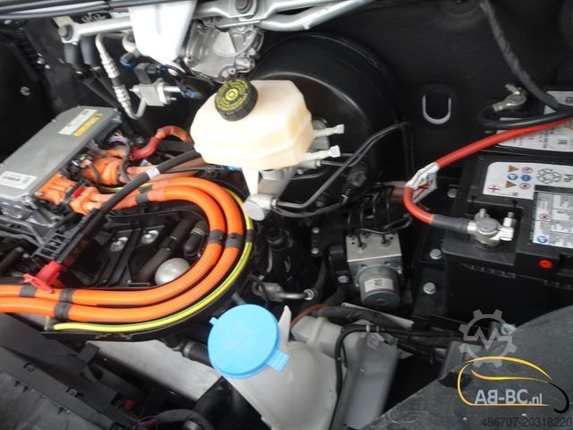Intercity bus MERCEDES-BENZ eSprinter 14 Sitze Electric Range: 300 km