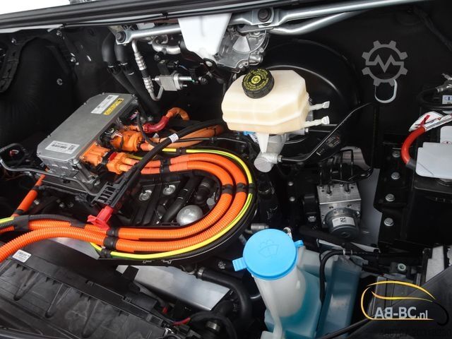 Reisebus MERCEDES-BENZ eSprinter 17 Sitze Electric Range: 465 km