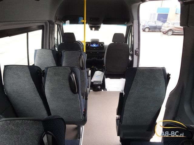 Motor coach MERCEDES-BENZ eSprinter 17 Sitze Electric Range: 465 km