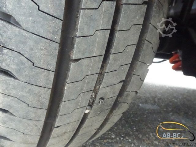 Reisebus MERCEDES-BENZ eSprinter 17 Sitze Electric Range: 465 km