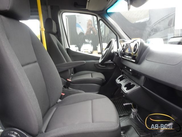 Motor coach MERCEDES-BENZ eSprinter 17 Sitze Electric Range: 465 km