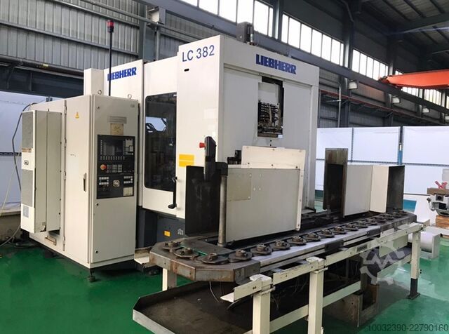Gear hobbing machine Liebherr LC382