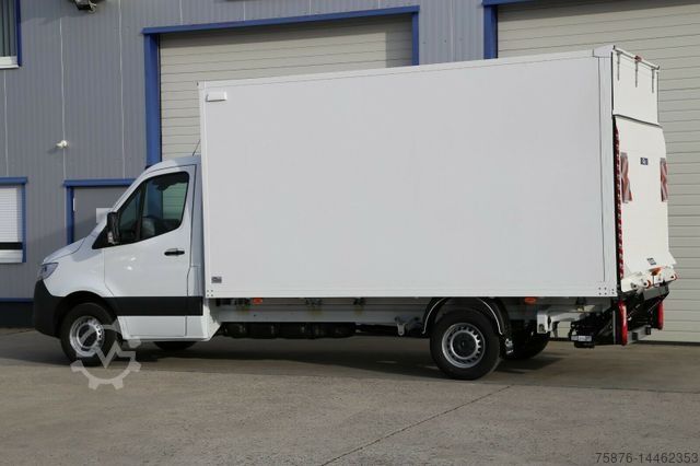 Transporter mit Koffer MERCEDES-BENZ Sprinter Koffer Ladebordwand 410x210x210