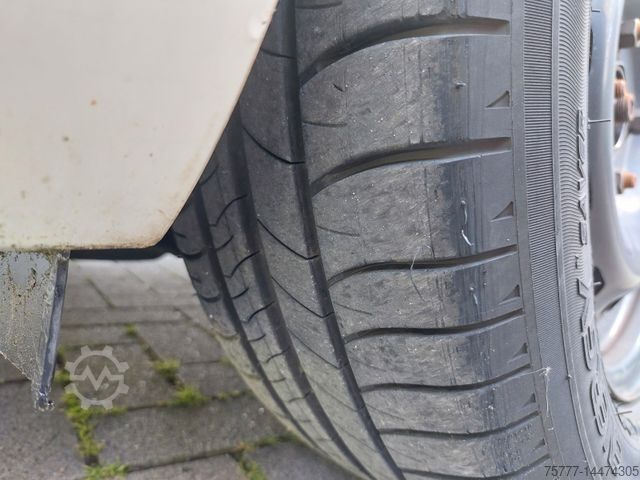 Van FORD Fiesta 1,1-Klima-Spurhalte-PDC-MFL-1Hd-Bluetooth