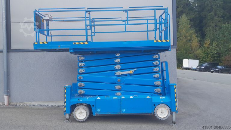 Scherenarbeitsbühne mit Abstützung PB Lifttechnik S171-12ES