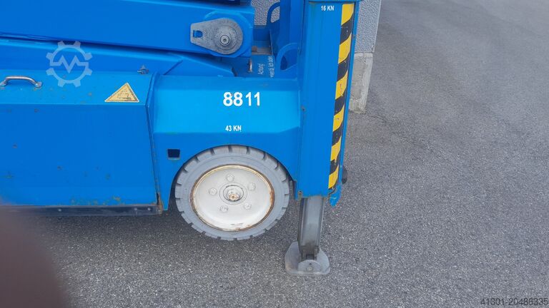 Scherenarbeitsbühne mit Abstützung PB Lifttechnik S171-12ES