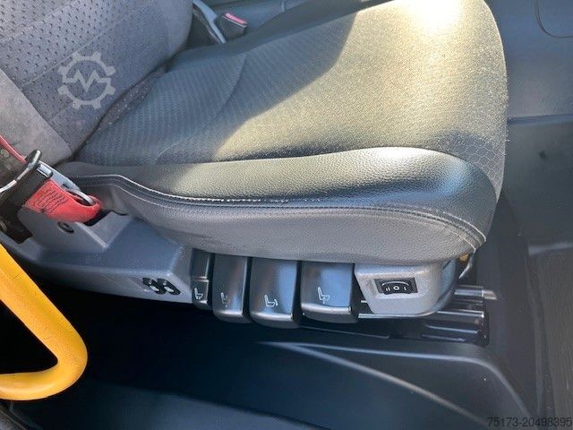 LKW mit Pritsche (offen) SCANIA P320 CB 4x4 Doka AHK Klima 9-Sitze Aut. Stdhz.