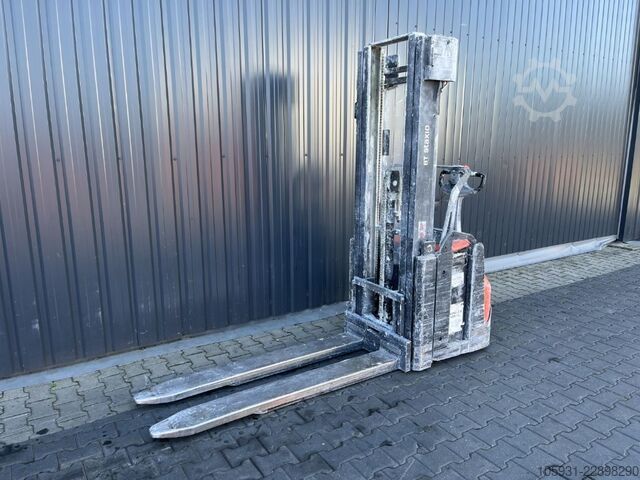 Pedestrian Stacker BT SWE145L