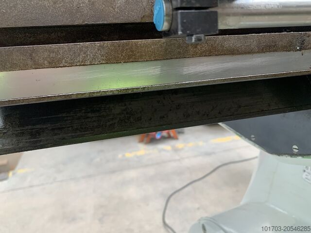 Universal-Fräsmaschine HURON NU4