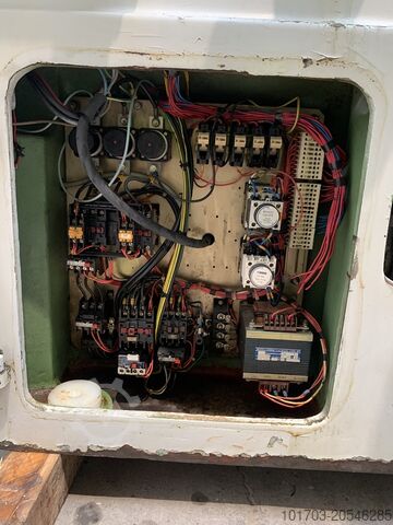 Universal-Fräsmaschine HURON NU4