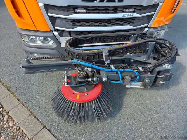 Kehrmaschine DAF XB 210 Kehrmaschine wie neu Brock VS4 Kehraufbau