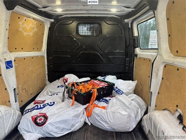 Panel van Ford Transit 4x2 Van with 2 Sets of Tires