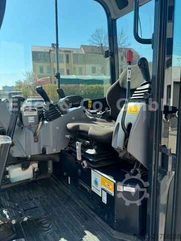 Minibagger KUBOTA KX 027-4, POWERTILT,  1 Grabenräumer, 1 TL