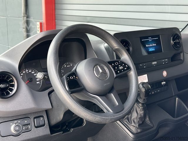 Transporter mit Koffer MERCEDES-BENZ Sprinter 315 CDI 4,4m Koff+LBW Klima Kamera MBUX