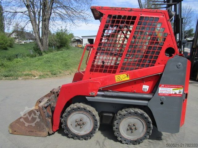 Baggerlader Bobcat S 70 - Kompaktlader mit Schaufel