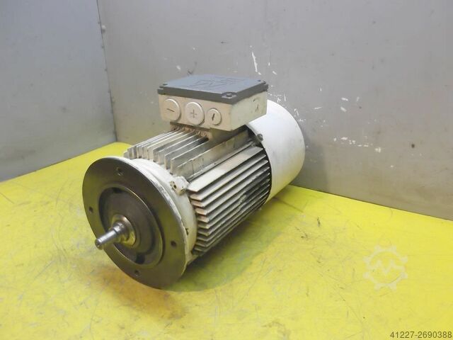Electric motor 0.48/1.6 kW 720/2880 Rpm SEW-EURODRIVE KA70DT100L-8-2B