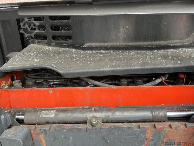 Schubmaststapler Linde R14X-03