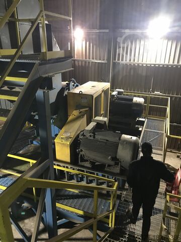 Entrindungs- und Hackmaschine Brunette