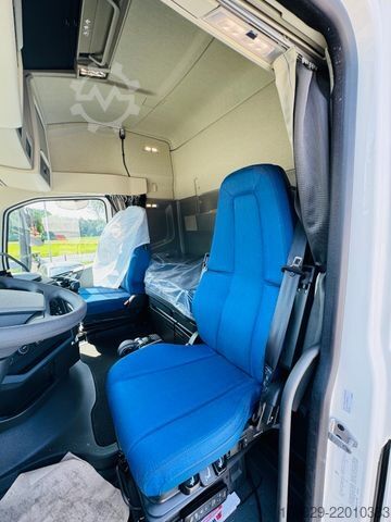 Flatbed truck VOLVO FH 540 mit Fassi F2150RAL Fly Jib + Winde