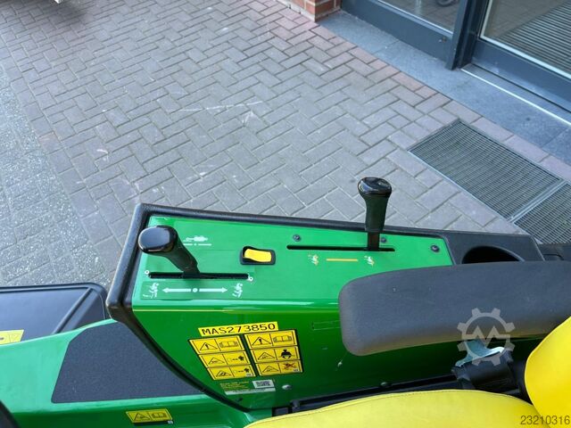 John Deere F1570 inkl. 1,52mtr. Mähwerk John Deere F1570 inkl. 1,52mtr. Mähwerk